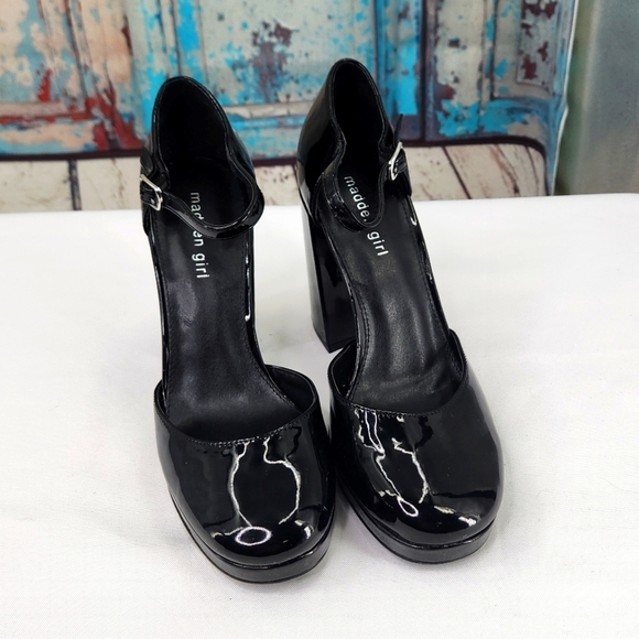 Madden Girl Unaa Sandal - Picture 2 of 8